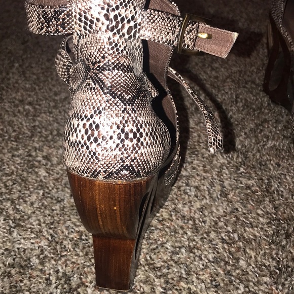 Snake print Wedges - Picture 4 of 5